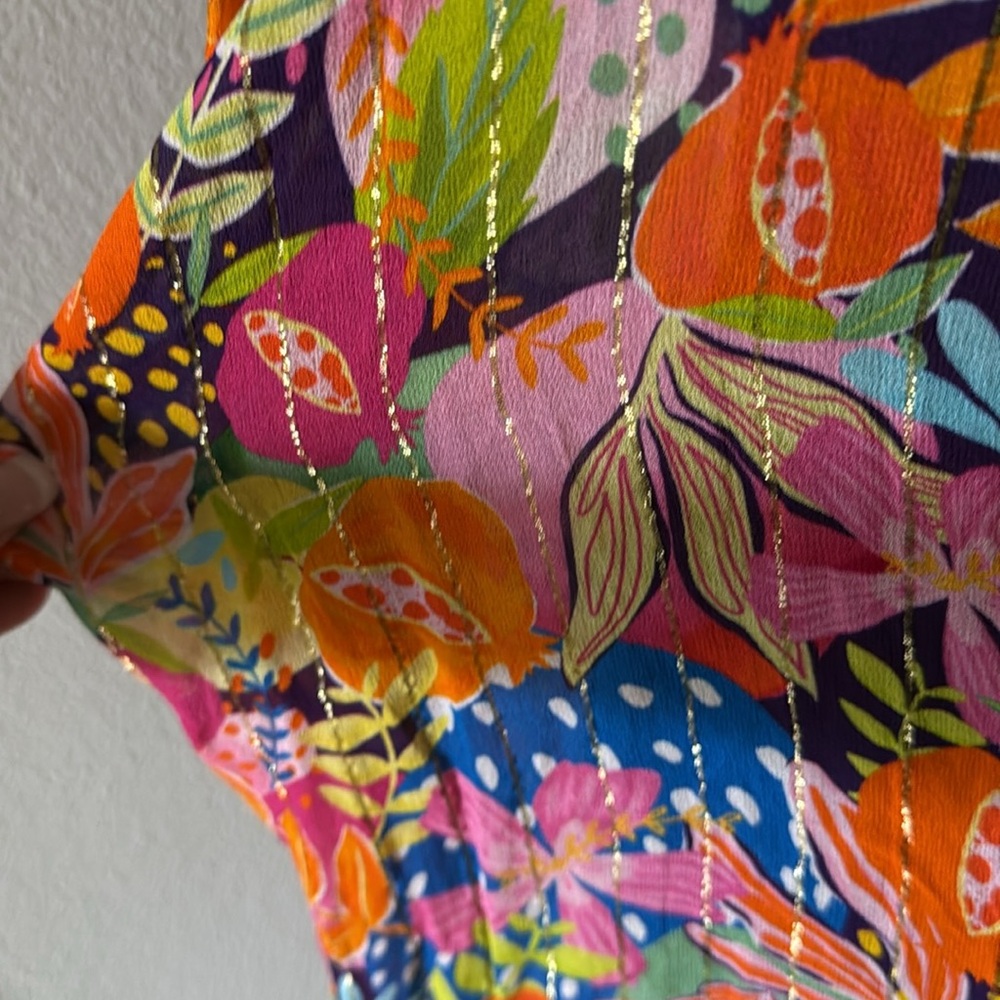 Colorful Floral Women's Blouse
Small little call out as showing in the photos - Picture 3 of 9
